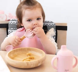 KIOKIDS Παιδικό Πιάτο Bamboo Με Βεντούζα & Κουταλοπίρουνο Pink (4+ μηνών)