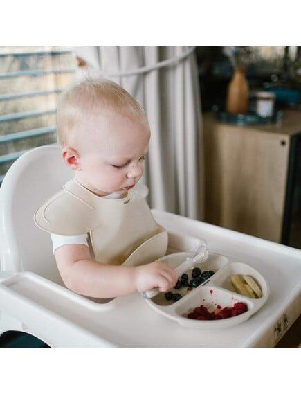 BABYONO Βρεφική Σαλιάρα Σιλικόνης Με Τσέπη Pastel Beige (6+ μηνών)