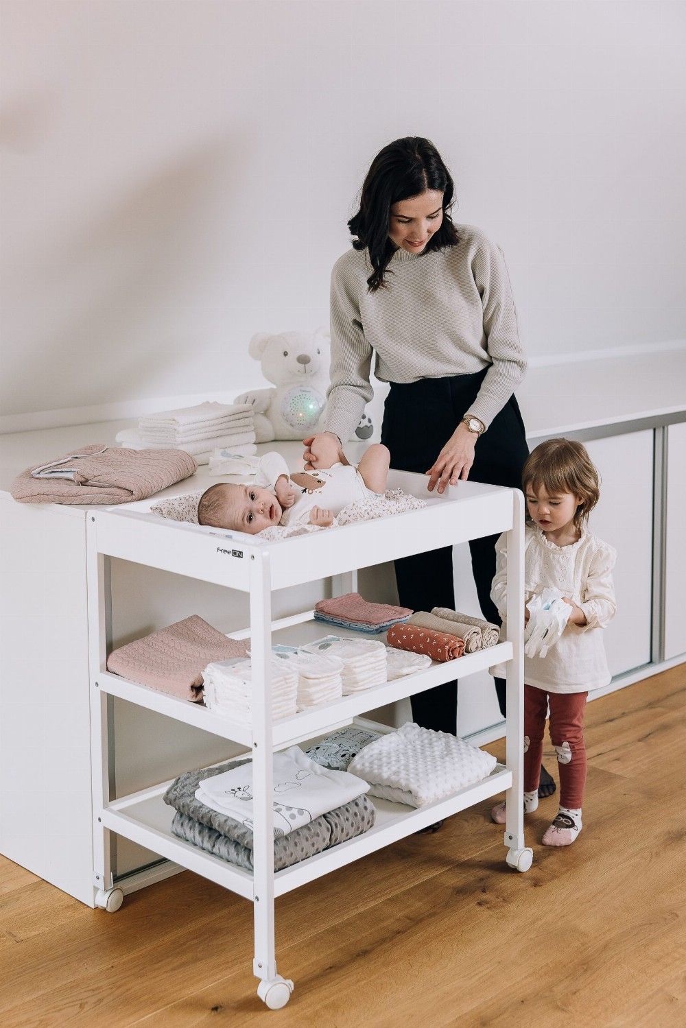 FREE ON Ξύλινη Αλλαξιέρα Μωρού Με Ράφια Mila White