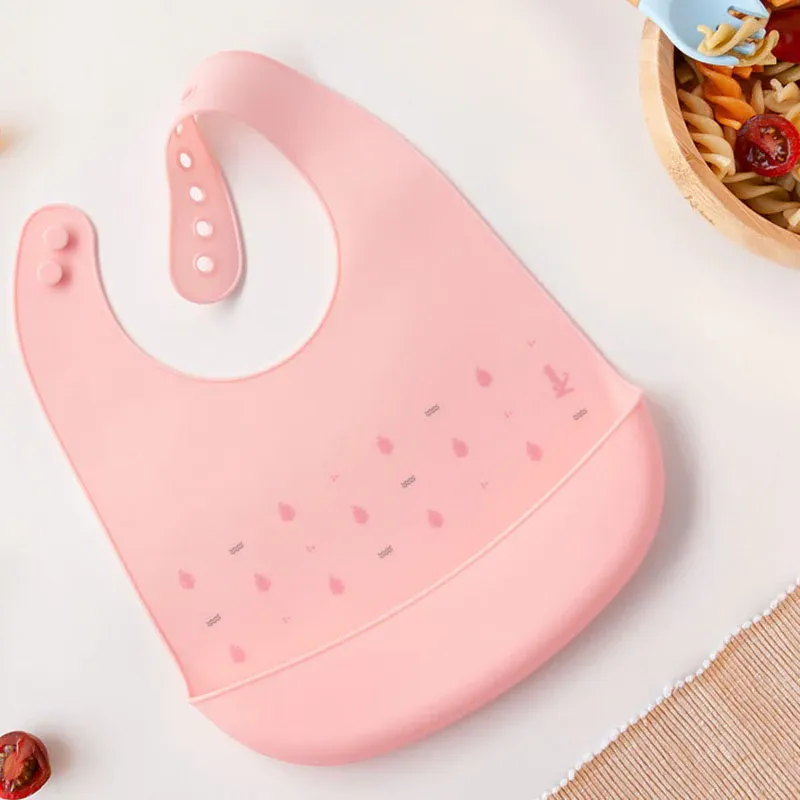 KIOKIDS Βρεφική Σαλιάρα Σιλικόνης Με Τσέπη Petit Moments Pink (4+ μηνών)