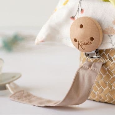 KIOKIDS Κλιπ Πιπίλας Ξύλινο Με Βαμβακερό Ύφασμα Earthy Beige