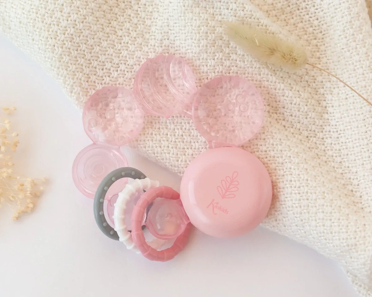 KIOKIDS Μασητικό Σιλικόνης Ψυγείου Για Μωρά Pink Leaf (4+ μηνών)