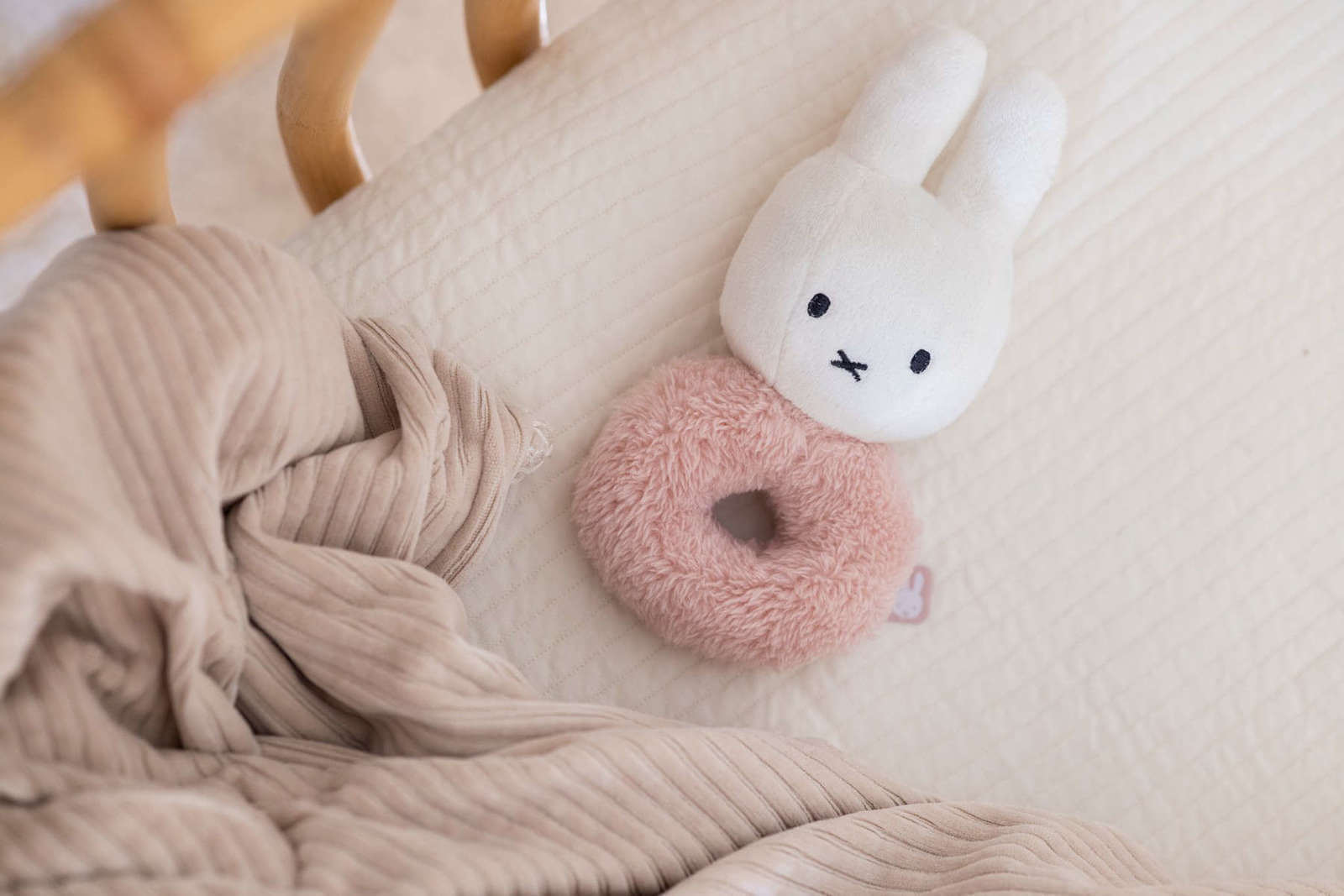 MIFFY Βρεφική Λούτρινη Κουδουνίστρα Fluffy Pink (0+ μηνών)