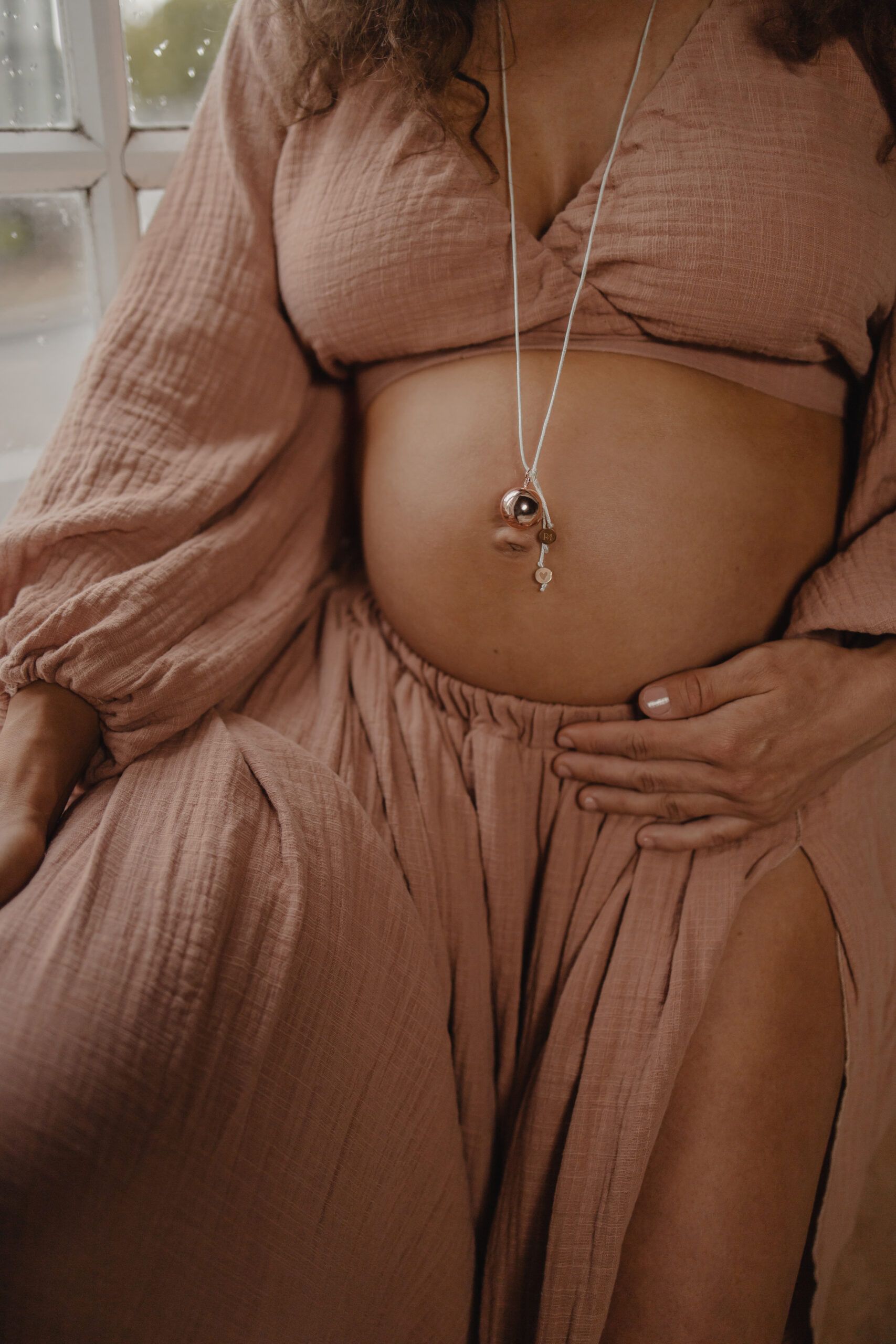 PROUD MAMA Μενταγιόν Εγκυμοσύνης Bola Sofie Gold Πατουσάκια