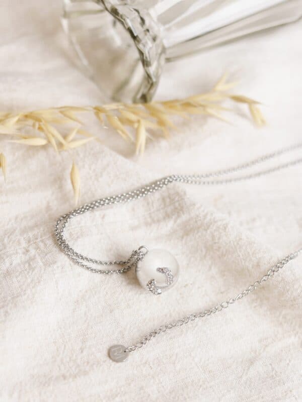 PROUD MAMA Μενταγιόν Εγκυμοσύνης Bola Babybell Glowing Πατουσάκια Silver